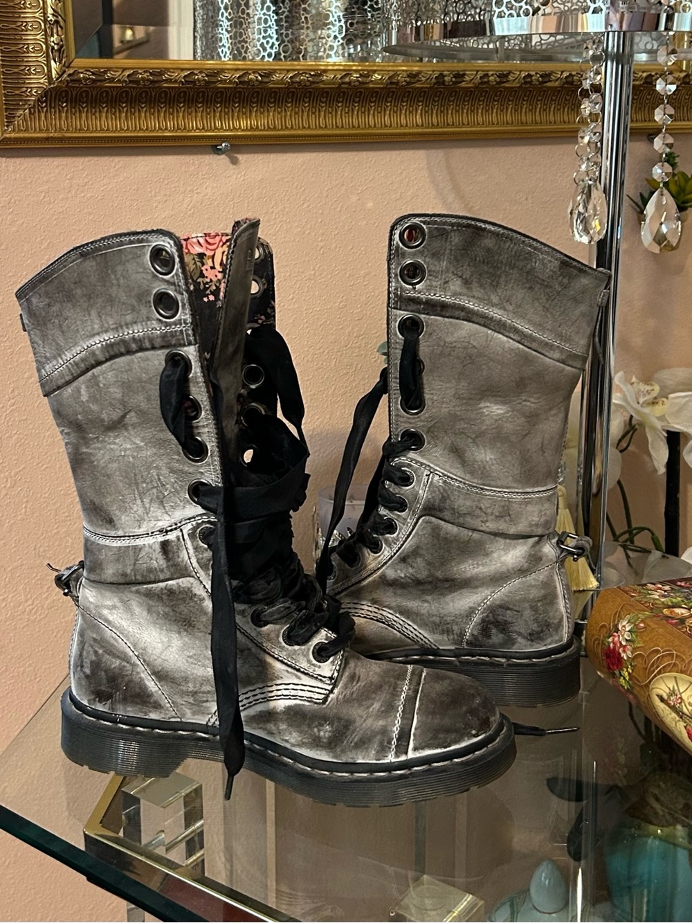 Dr. Martens Triumph 1914 Gray Distressed Floral-Lined Lace-Up Combat Boot Size 9 - Picture 7 of 16